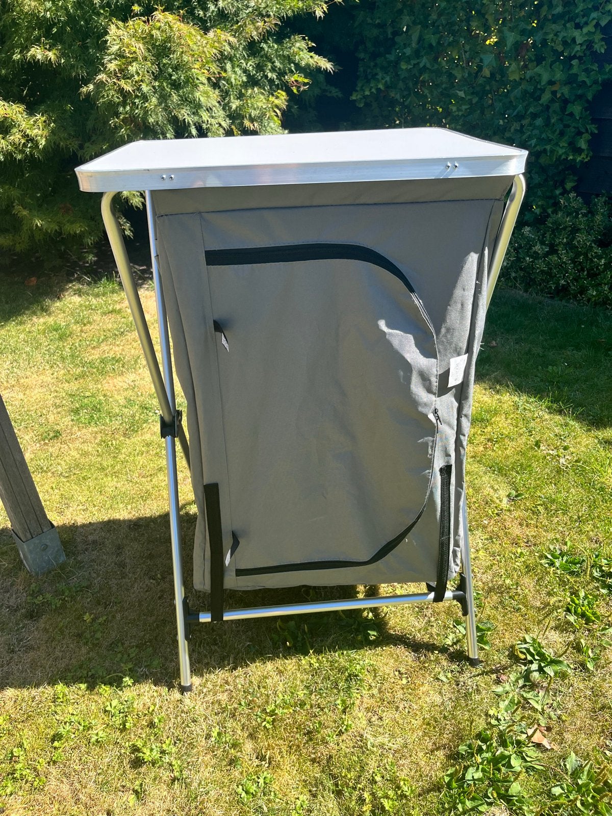 Opvouwbare campingkast met 3 planken en tafelblad, Caravans en Kamperen, Kampeeraccessoires, Ophalen, Zo goed als nieuw