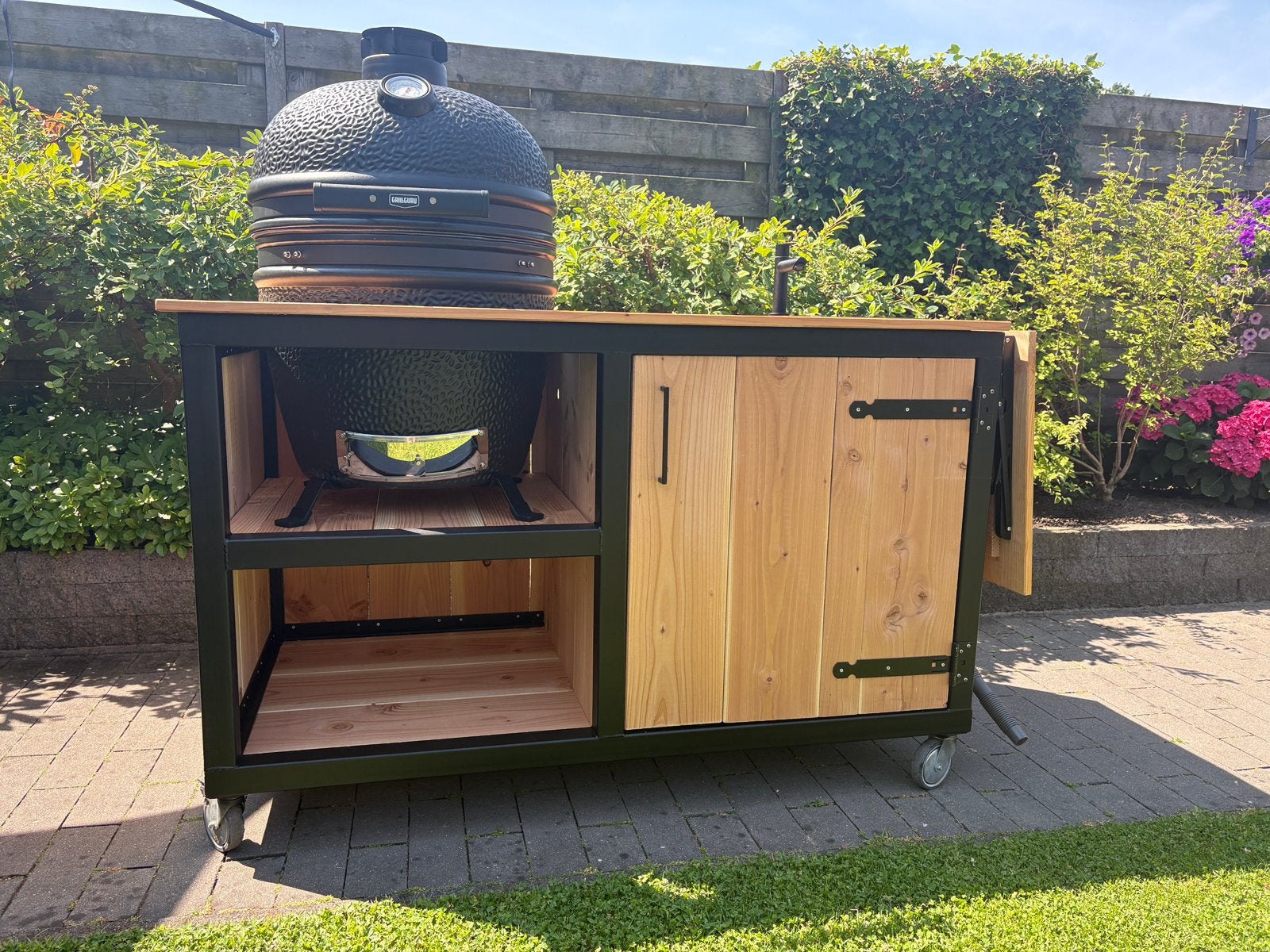 Buitenkeuken met spoelbak (excl kamado en losse items), Tuin en Terras, Buitenkeukens, Ophalen, Zo goed als nieuw, Houtskool
