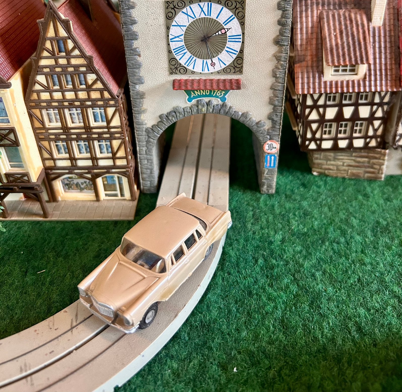 Faller AMS Mercedes 220 beige, Ophalen of Verzenden, Zo goed als nieuw, Elektrisch, Overige merken