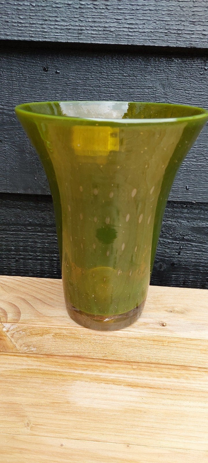 Glazen groene vaas met bubbels, 20 cm hoog, Ophalen of Verzenden, Gebruikt, Groen, Glas