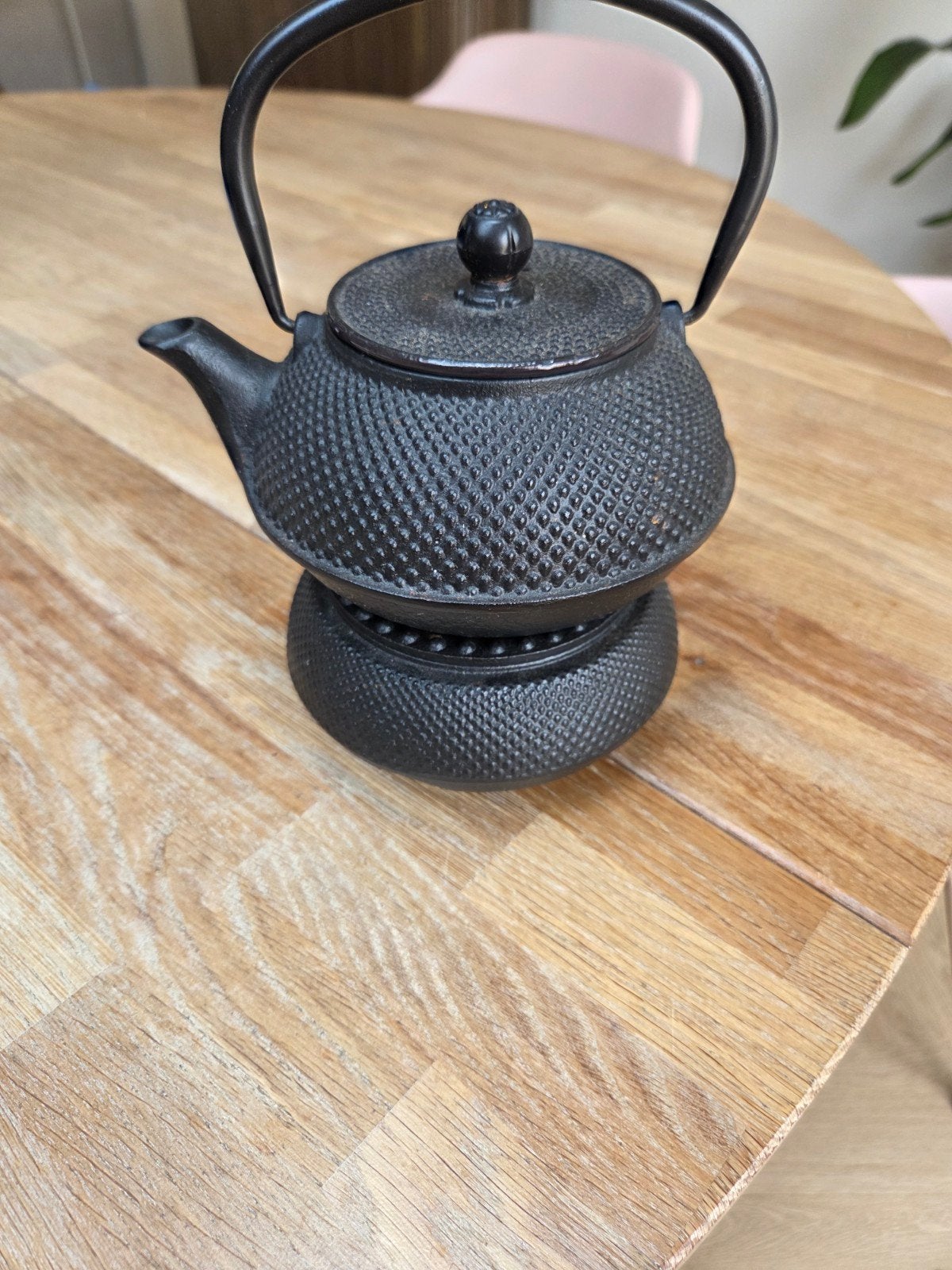 Zwarte gietijzeren theepot met onderzetter bredemeijer, Theepot/fluitketel, Gebruikt, Ophalen of Verzenden, Zwart