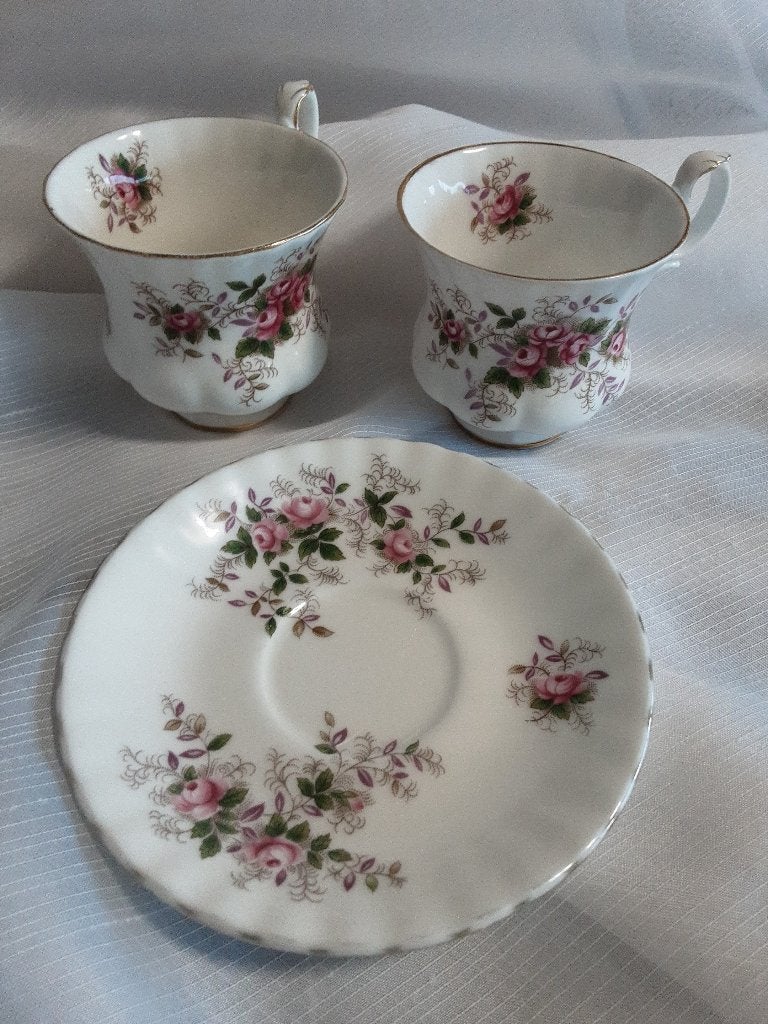 ROYAL ALBERT Lavender rose 2 kopjes & schoteltje, Antiek en Kunst, Antiek | Servies los, Ophalen of Verzenden