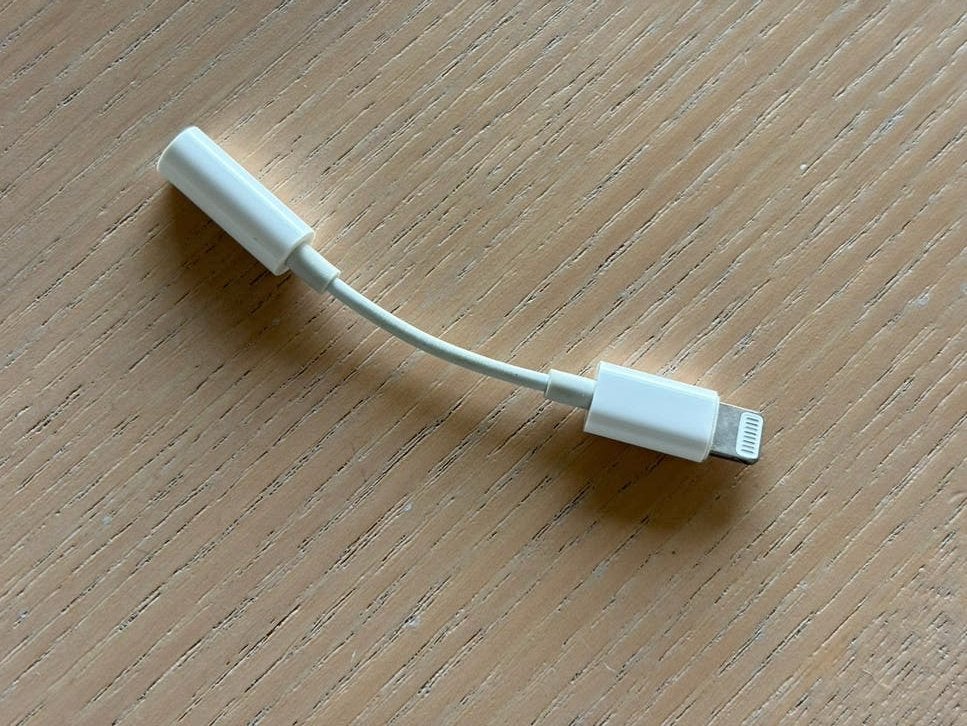 Audio adapter Apple lightning naar 3,5 mm jack, Ophalen of Verzenden, Zo goed als nieuw, Zwart