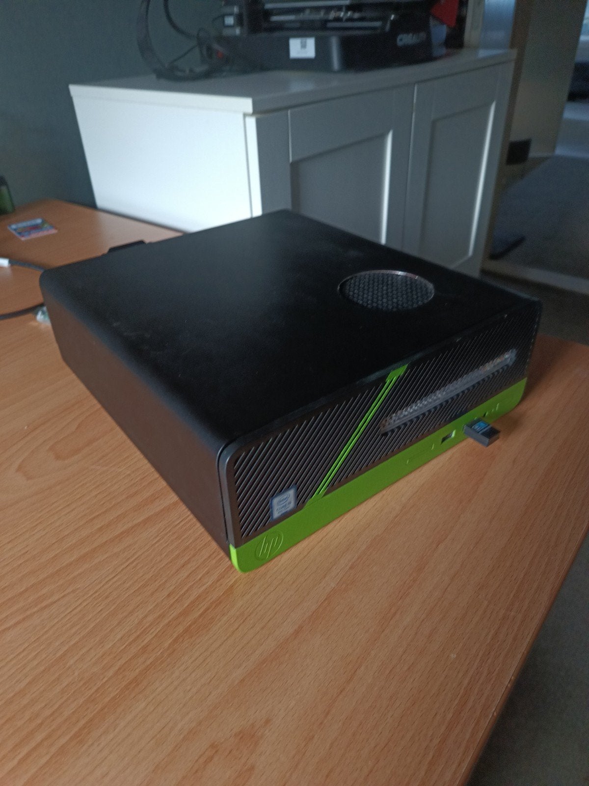 Custom Steam Machine met LED's - i5 8th Gen, RX 6400, Ophalen of Verzenden, Gebruikt