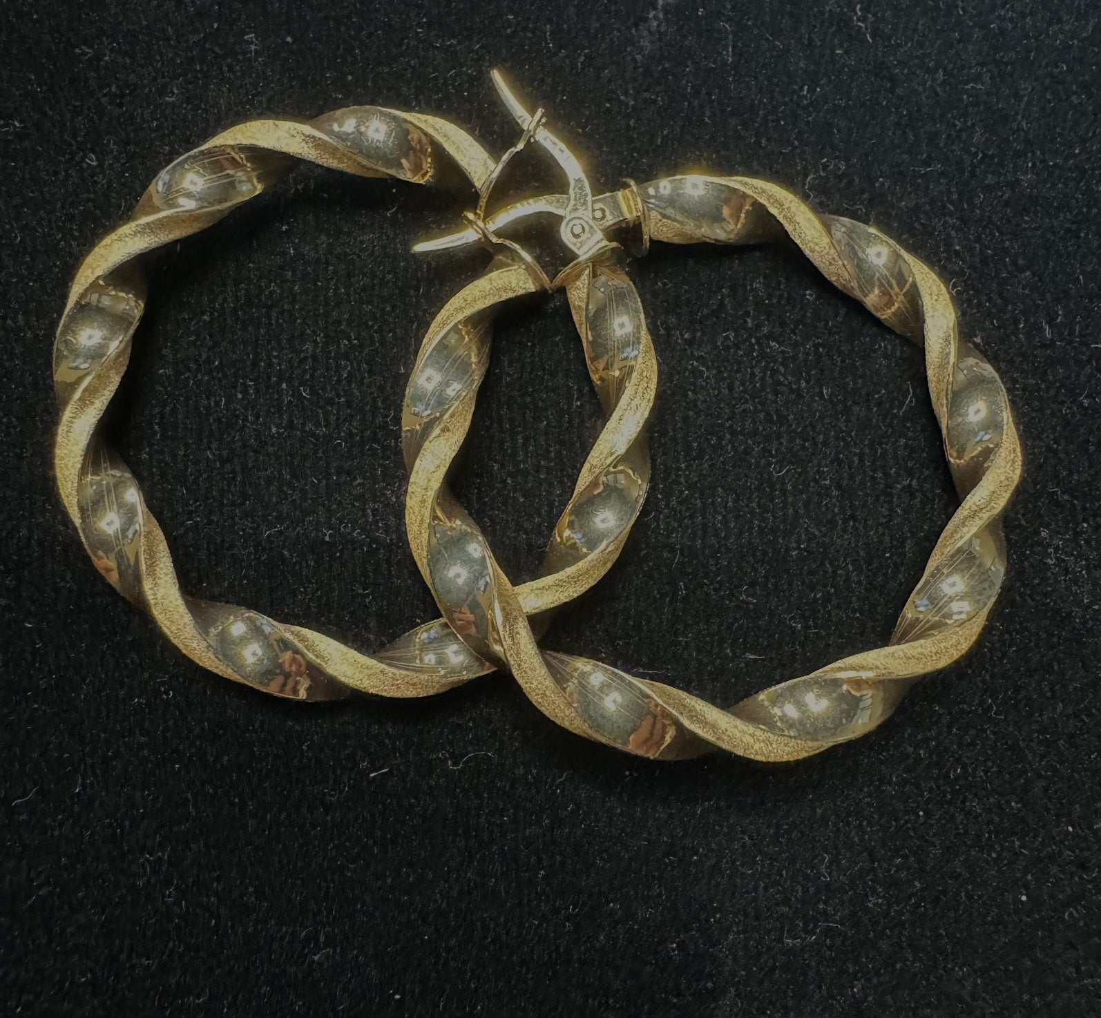 14 krt gouden wokkel oorbellen NIEUW!!!, Ophalen, Nieuw, Goud