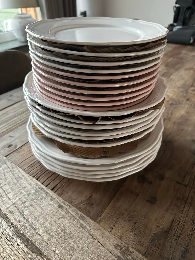 Ikea Borden - Ontbijt, Diner en Diepe Borden (Wit & Roze), Ophalen, Gebruikt, Bord(en), Effen