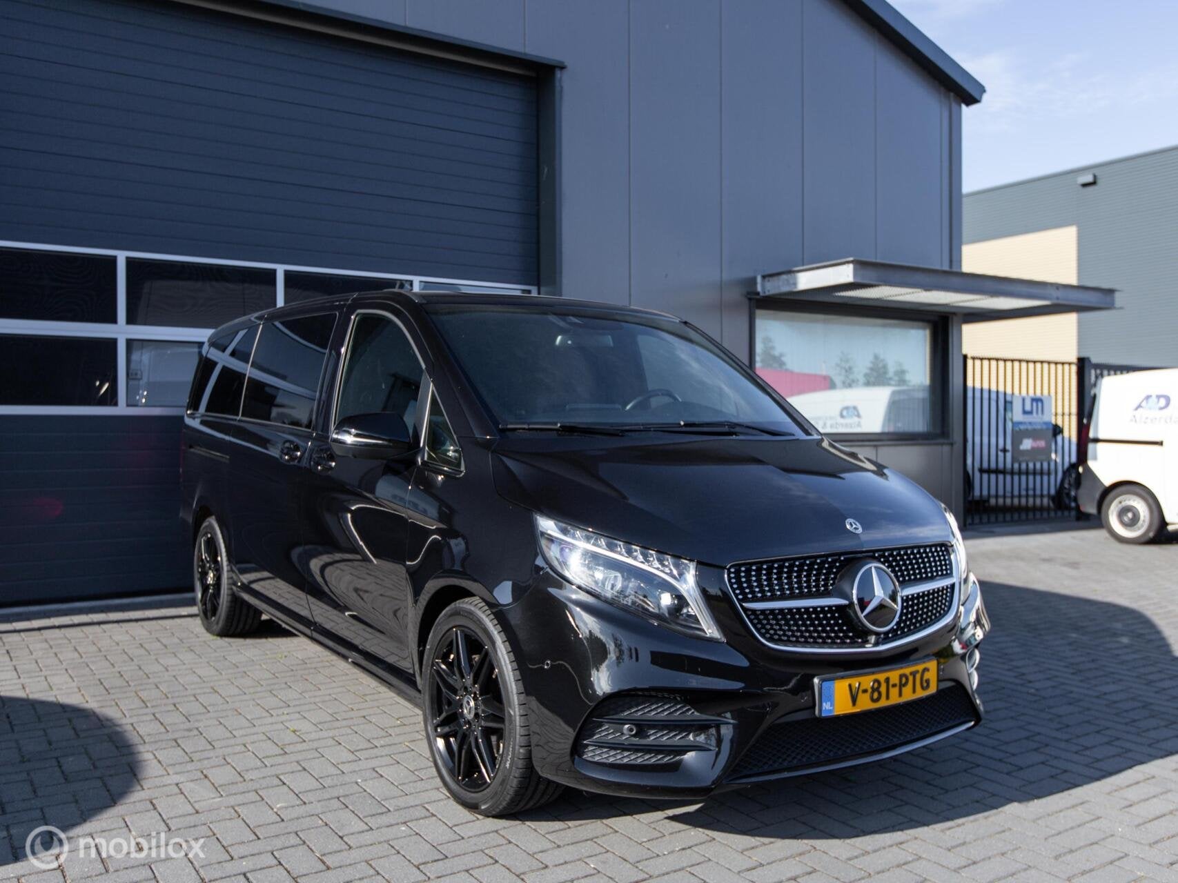 Mercedes V-klasse 300d AMG-Line Lang, Auto's, Automaat, Gebruikt, Euro 6, 4 cilinders