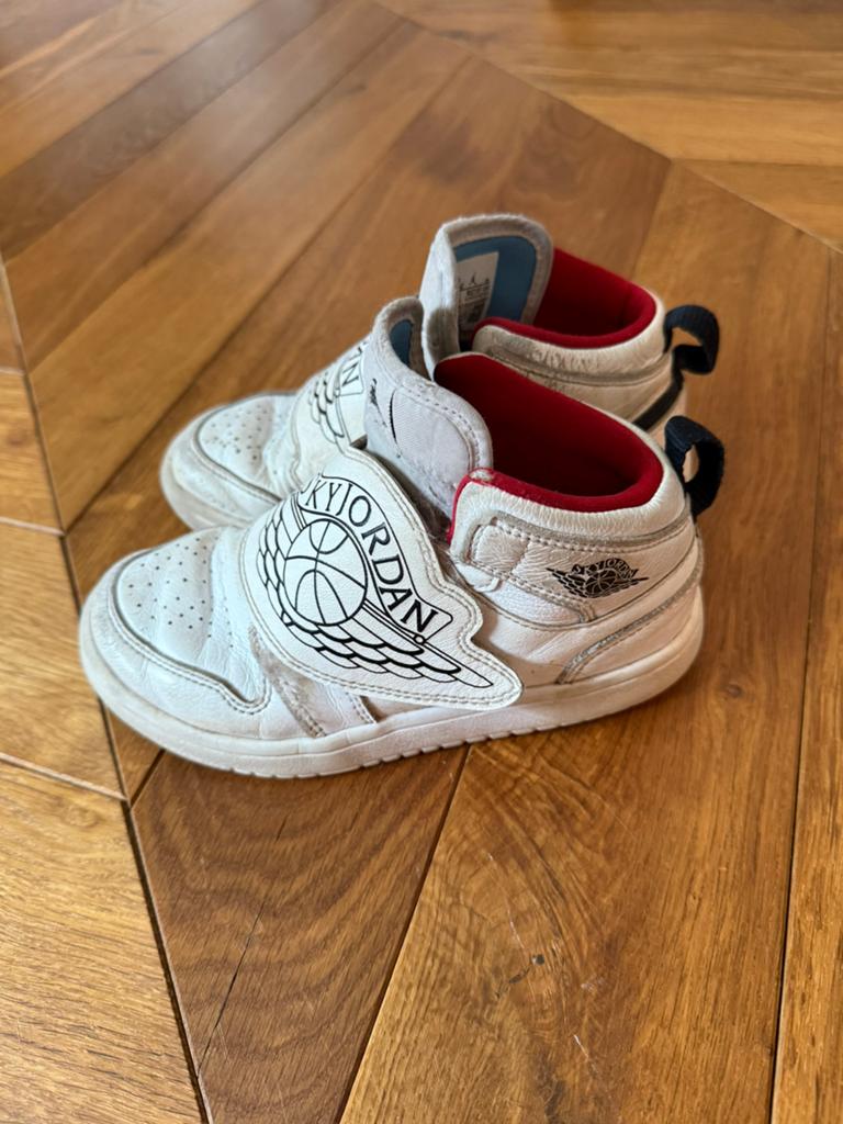 Nike Air Jordan sneakers maat 30 - goede staat, Ophalen of Verzenden, Gebruikt, Jongen of Meisje, Sportschoenen