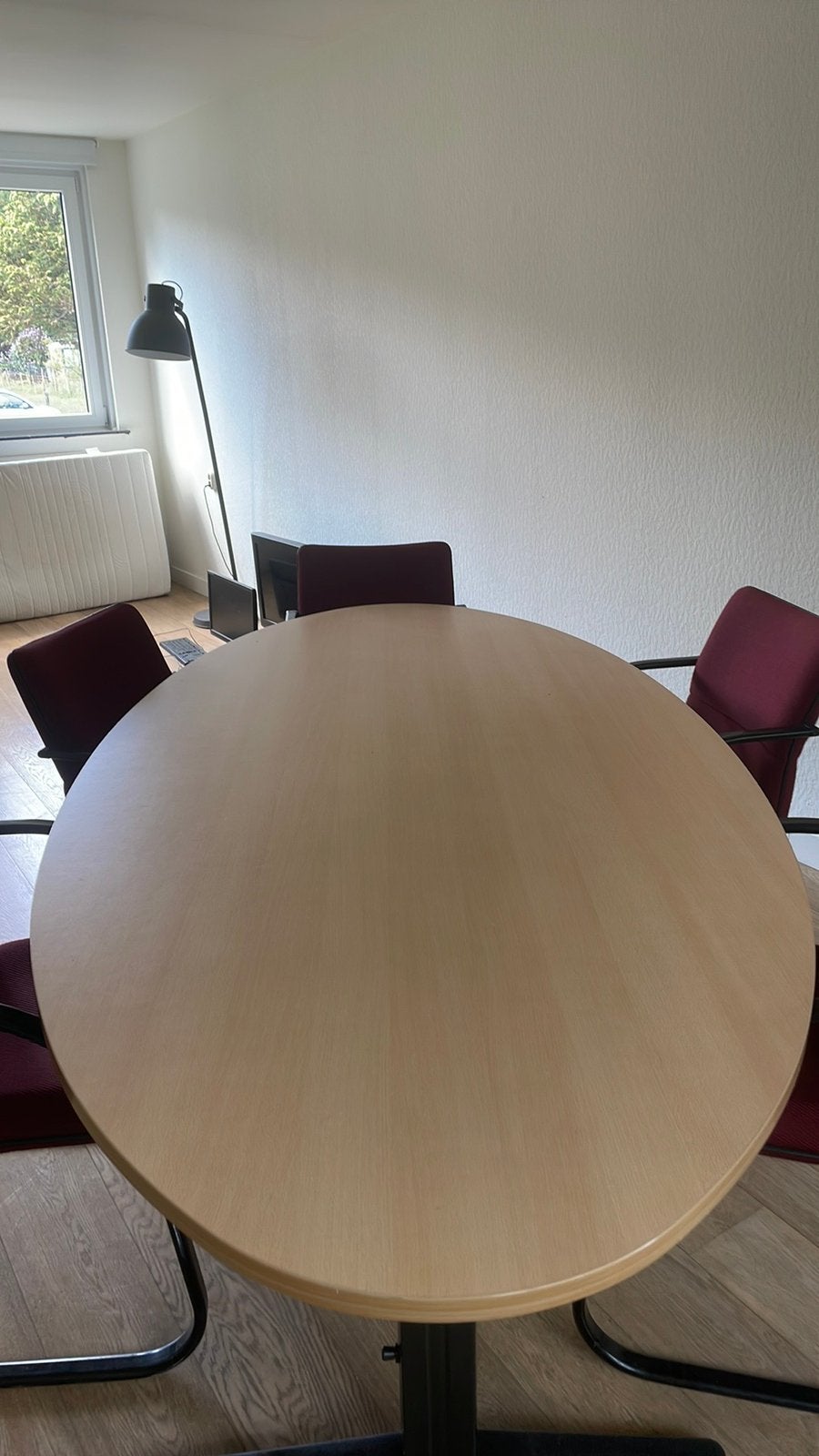 Kantoortafel met 4 bureau stoelen, Ophalen, Zo goed als nieuw, Ovaal, 200 cm of meer