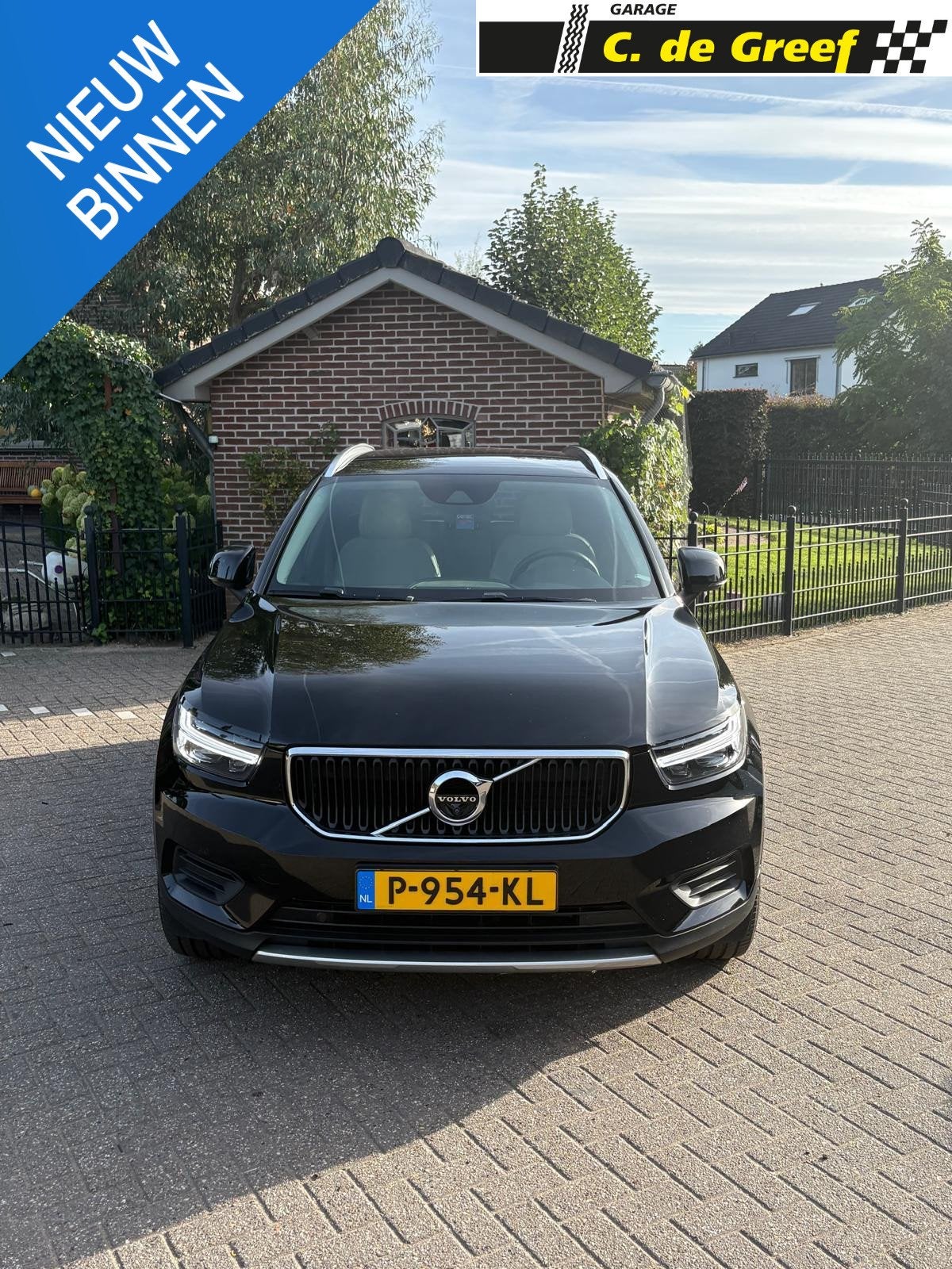 Volvo XC40 2.0 T4 Momentum, Auto diversen, 1969 cc, Zwart, Volvo Nederland B.V., Benzine