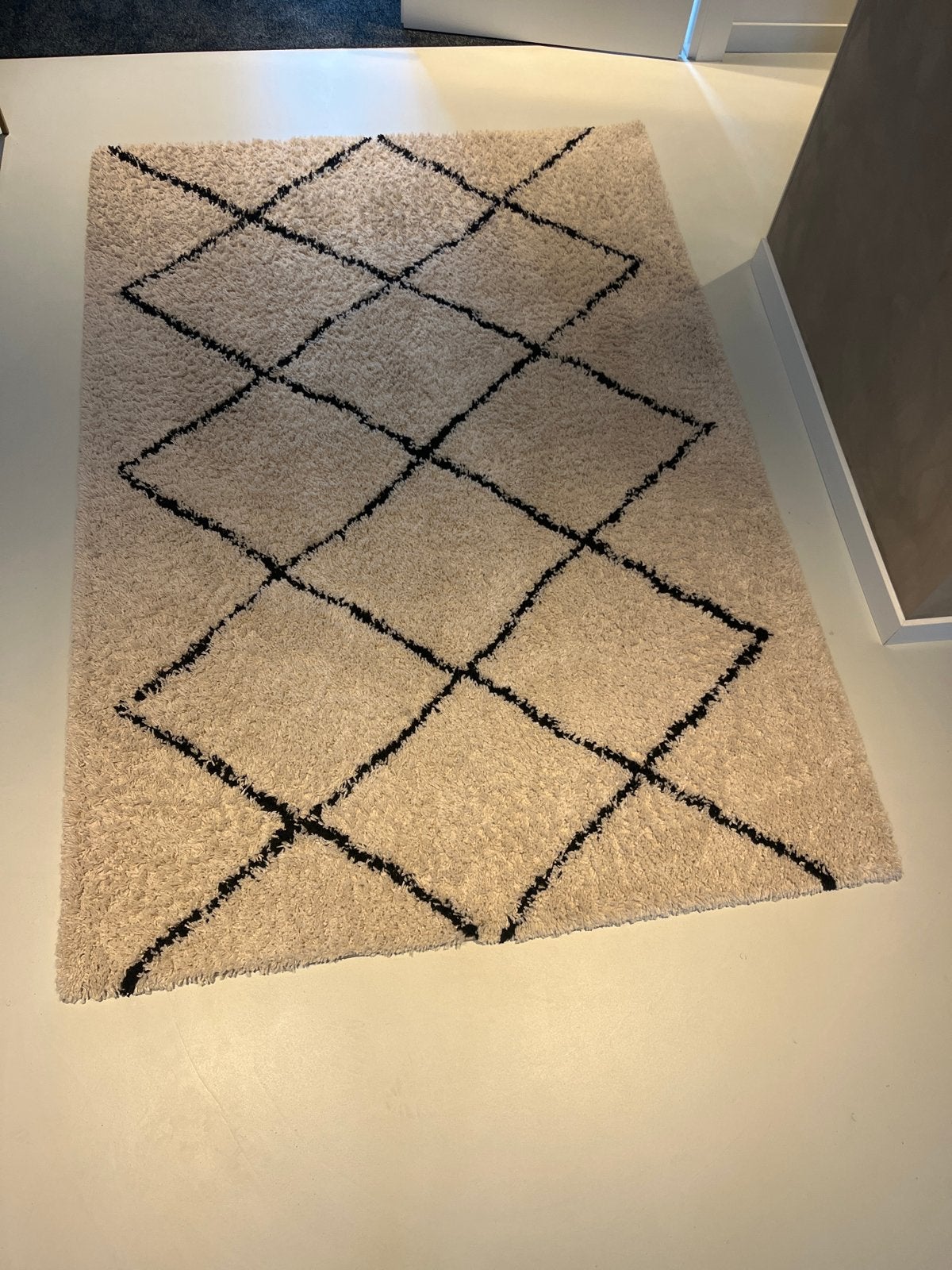 Hoogpolig vloerkleed - Zwart crème wit ruitpatroon 160-230, Ophalen, 150 tot 200 cm, 200 cm of meer, Zo goed als nieuw