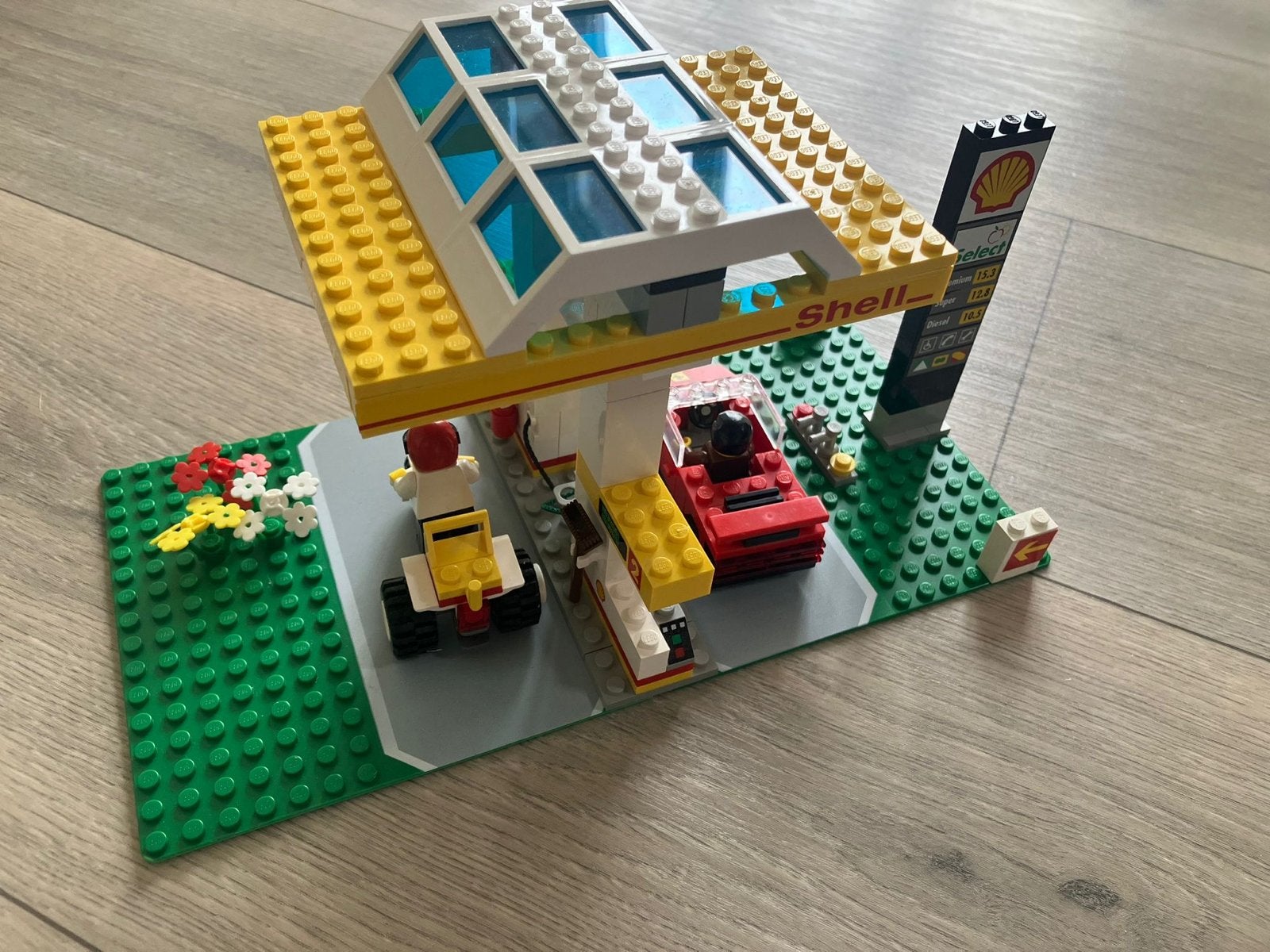 Lego 1256 Shell tankstation met auto en motor, Ophalen of Verzenden, Gebruikt