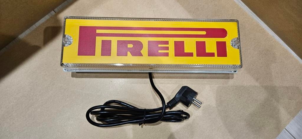 Pirelli lichtbakje banden reclame mancave werkplaats auto, Verzamelen, Merken en Reclamevoorwerpen, Ophalen of Verzenden, Gebruikt