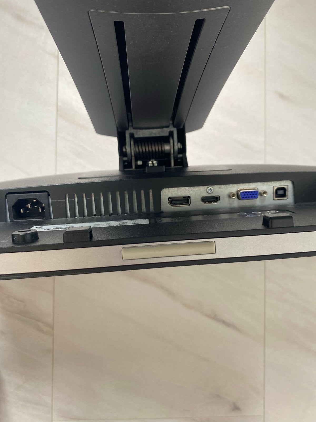 HP EliteDisplay E232 Monitor - Full HD, Verstelbaar, Ophalen, Gebruikt, IPS, In hoogte verstelbaar