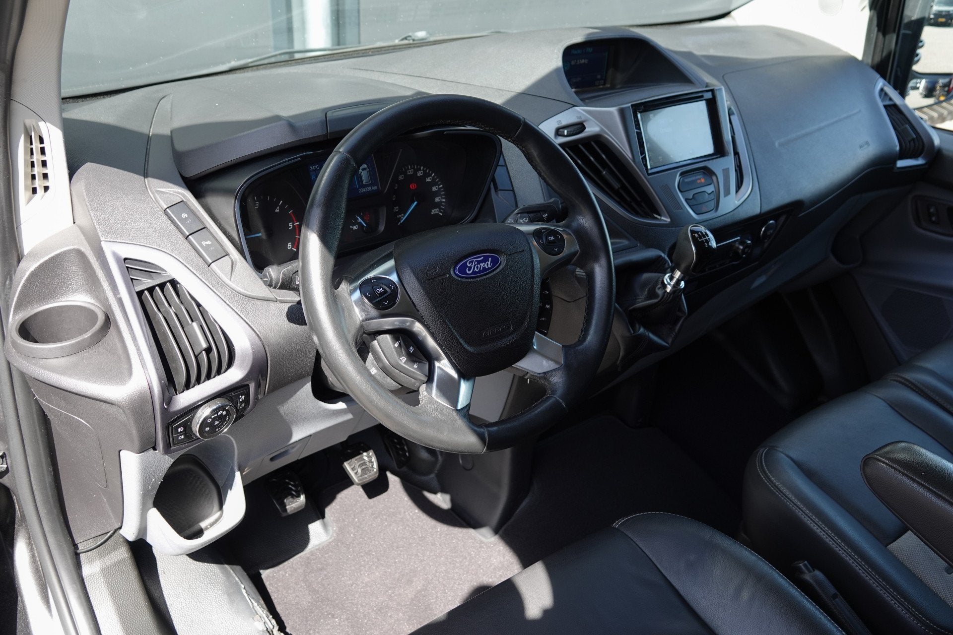 Ford Transit Custom L2H1 2.2Tdci 125Pk | Anniversary Edition, Auto's, Bestelauto's, Voorwielaandrijving, Euro 5, 125 pk, Gebruikt