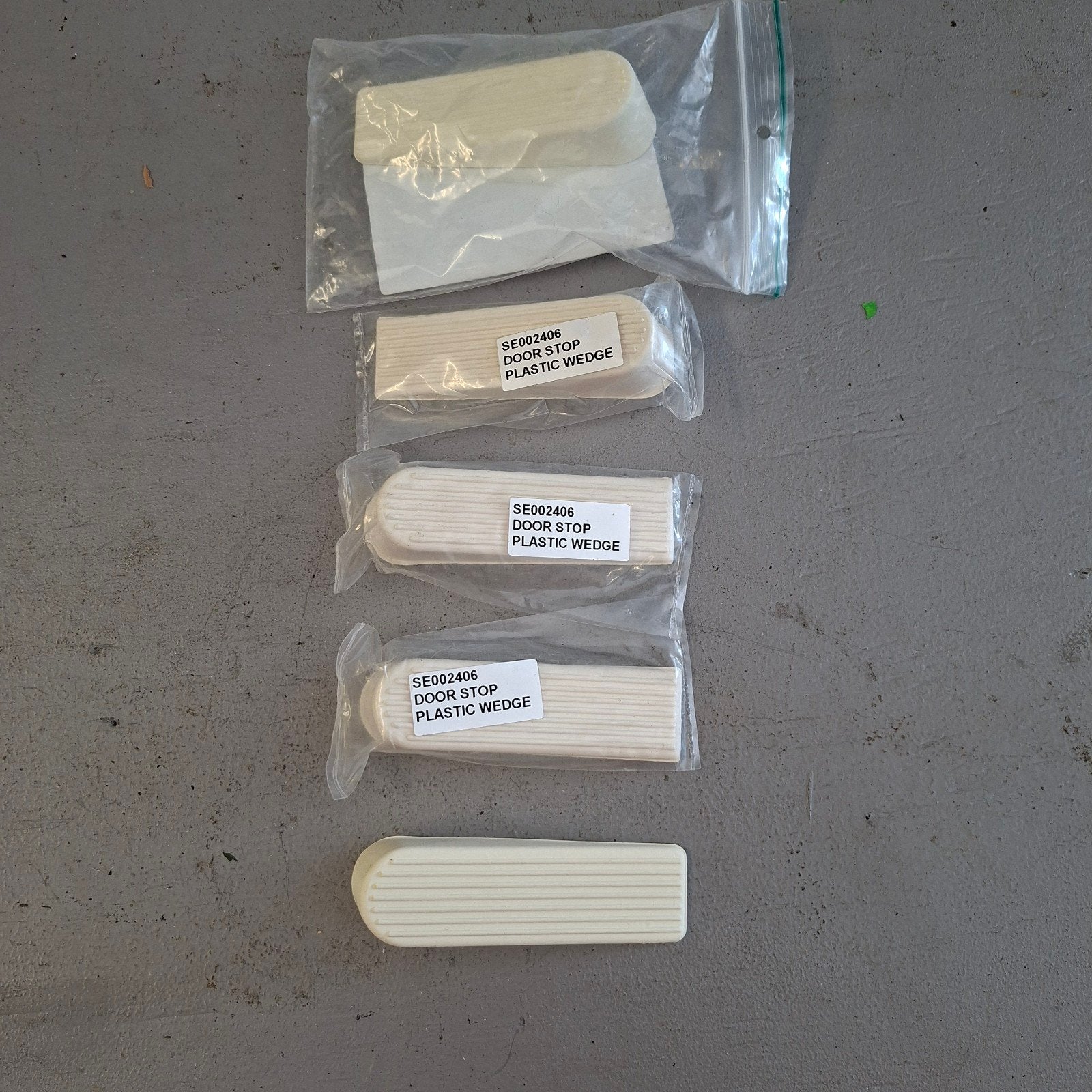 Nieuwe plastic deurwiggen / deurstoppers (10 stuks), Kunststof, Binnen, Beige, Nieuw