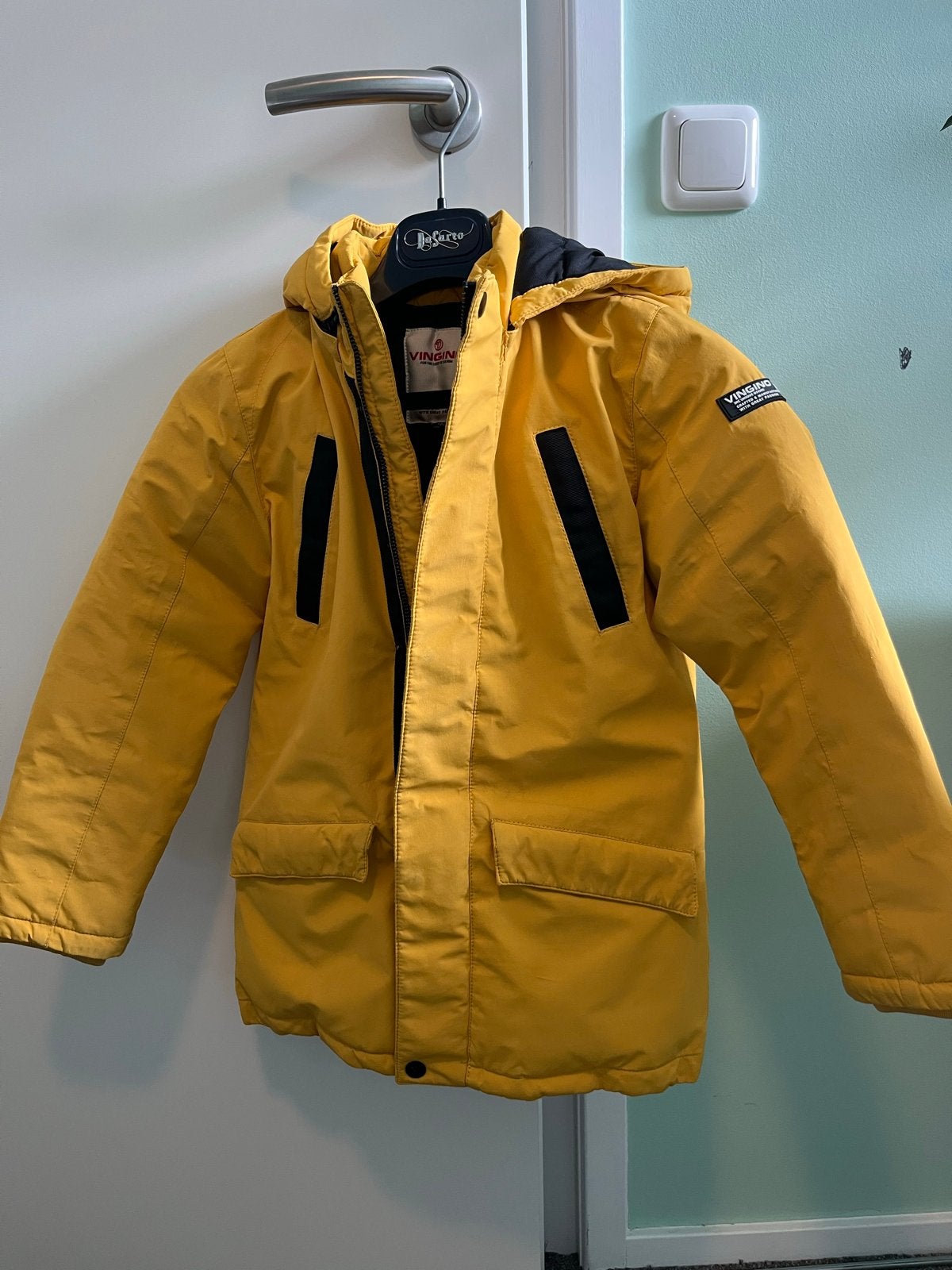 Vingino jongens winterjas, maat 128, geel, Kinderen en Baby's, Kinderkleding | Maat 128, Ophalen, Gebruikt, Jongen, Jas
