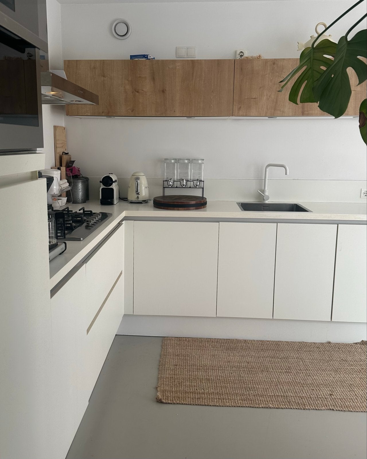 Moderne Grando hoekkeuken wit/houtlook met apparatuur, Ophalen, Gebruikt, Wit, Hoekkeuken