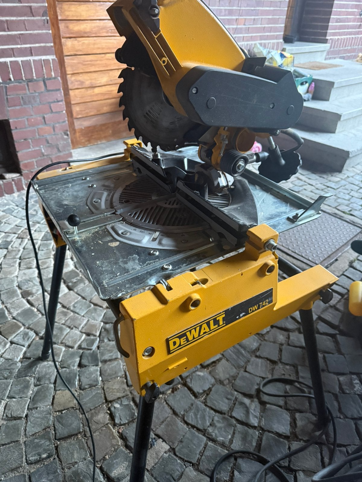 Dewalt dw742 flipover afkortzaag in topstaat, Doe-het-zelf en Verbouw, Gereedschap | Zaagmachines, Ophalen, 70 mm of meer, Zo goed als nieuw