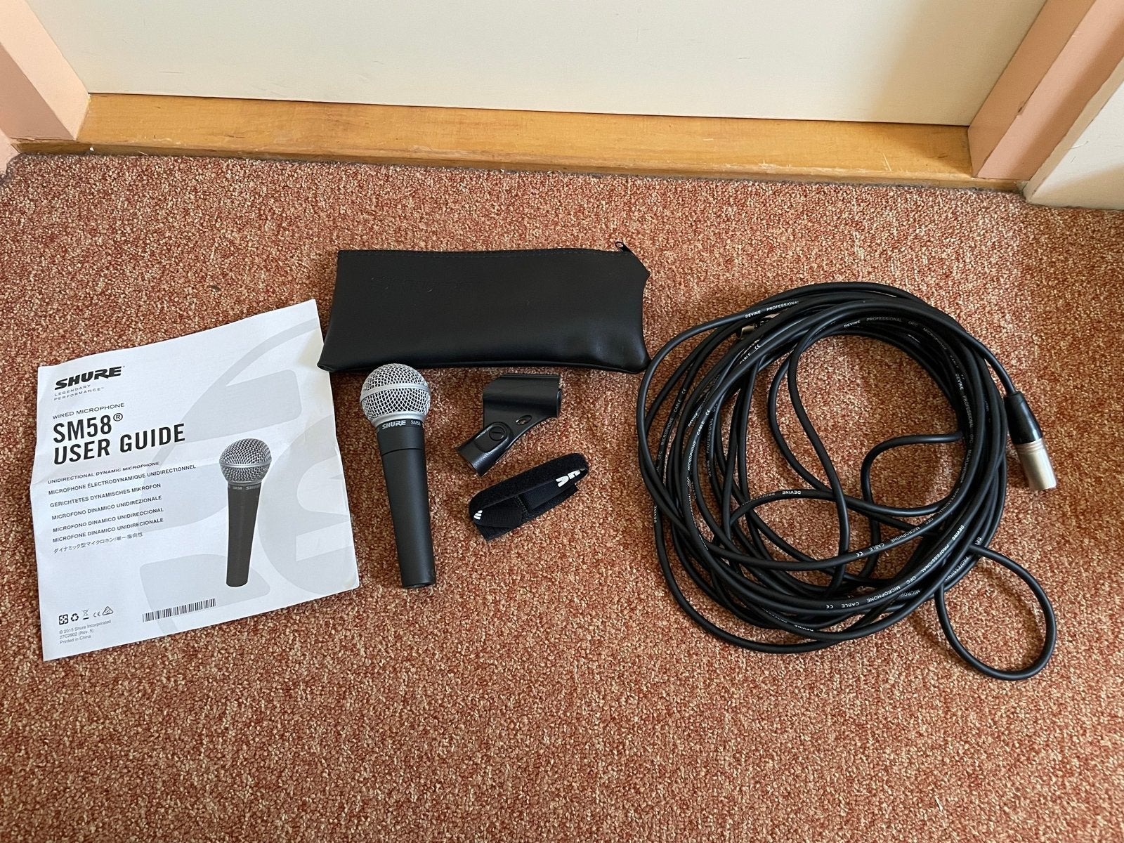 Shure SM58 microfoon + Devine kabel (+ evt microfoonstand), Muziek en Instrumenten, Ophalen of Verzenden, Zo goed als nieuw, Zangmicrofoon