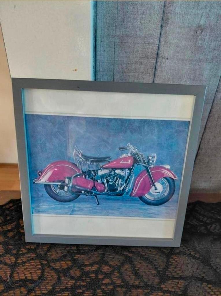 Rode Indian Chief motor. in lijst., Ophalen