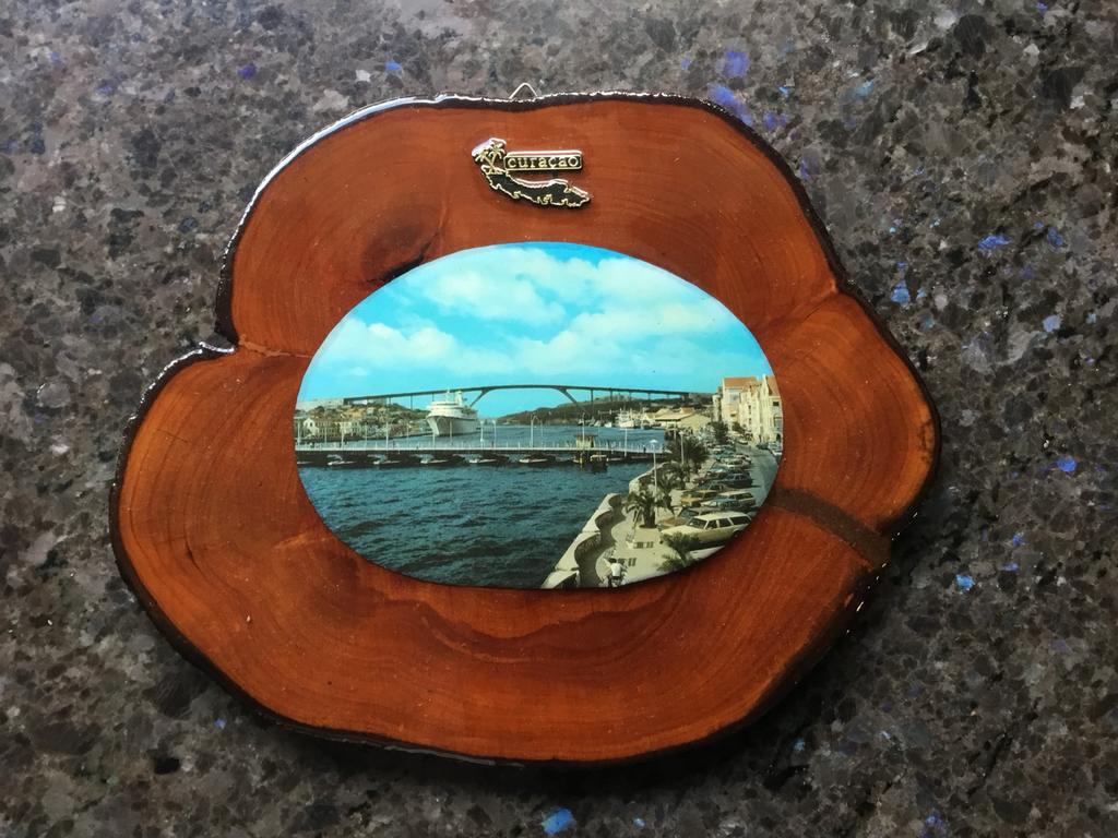 Vintage Curacao souvenir op palmboom schijf, Ophalen of Verzenden