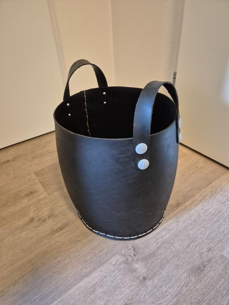 Decoratieve mand van gerecycled materiaal, Huis en Inrichting, Ophalen, Zwart, Overige materialen, Zo goed als nieuw