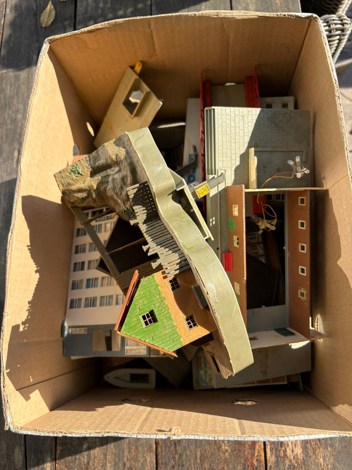 Gratis, doos vol huisjes etc. voor bij de modelbaan, Gelijkstroom of Wisselstroom, Brug, Tunnel of Gebouw, Zo goed als nieuw, Ophalen