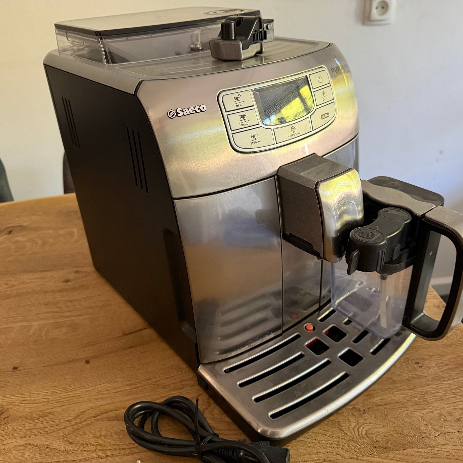 Saeco Intelia Evo HD8753/96 volautom. koffie/espressomachine, Witgoed en Apparatuur, Koffiezetapparaten, Ophalen, Afneembaar waterreservoir