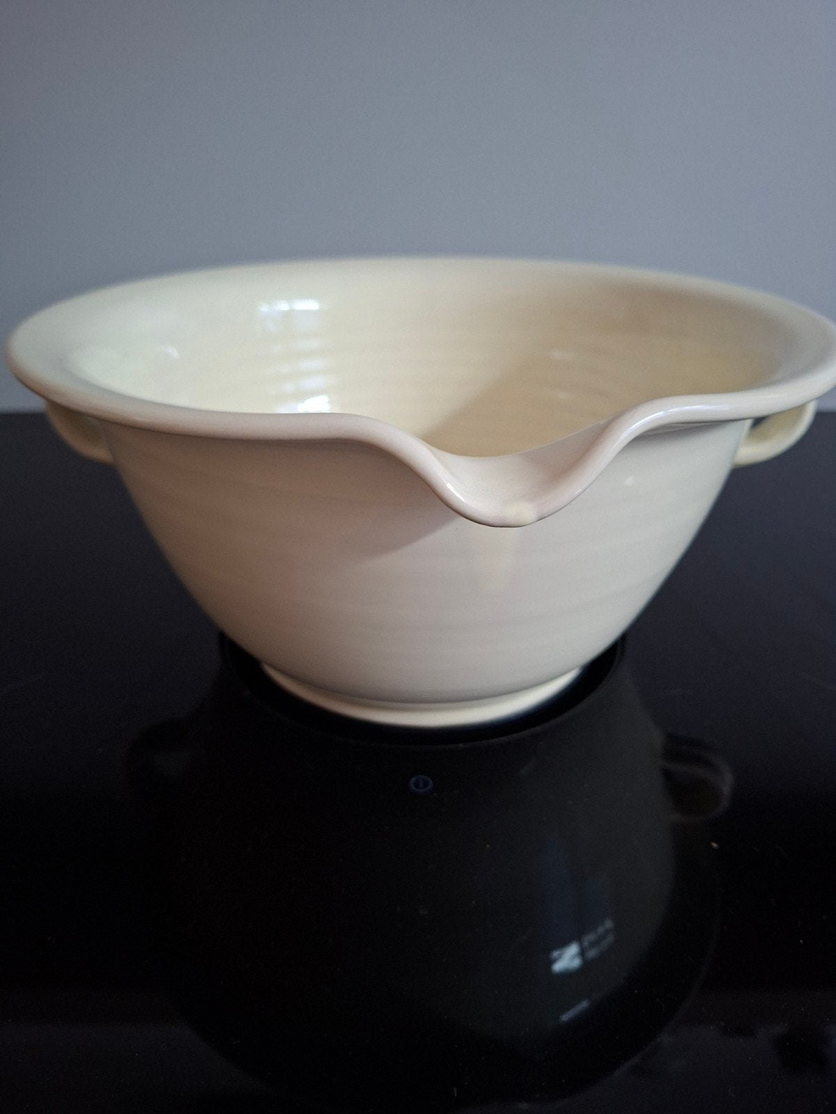 Vintage Crème Keramische Beslagkom met Tuit en Handvatten, Ophalen of Verzenden