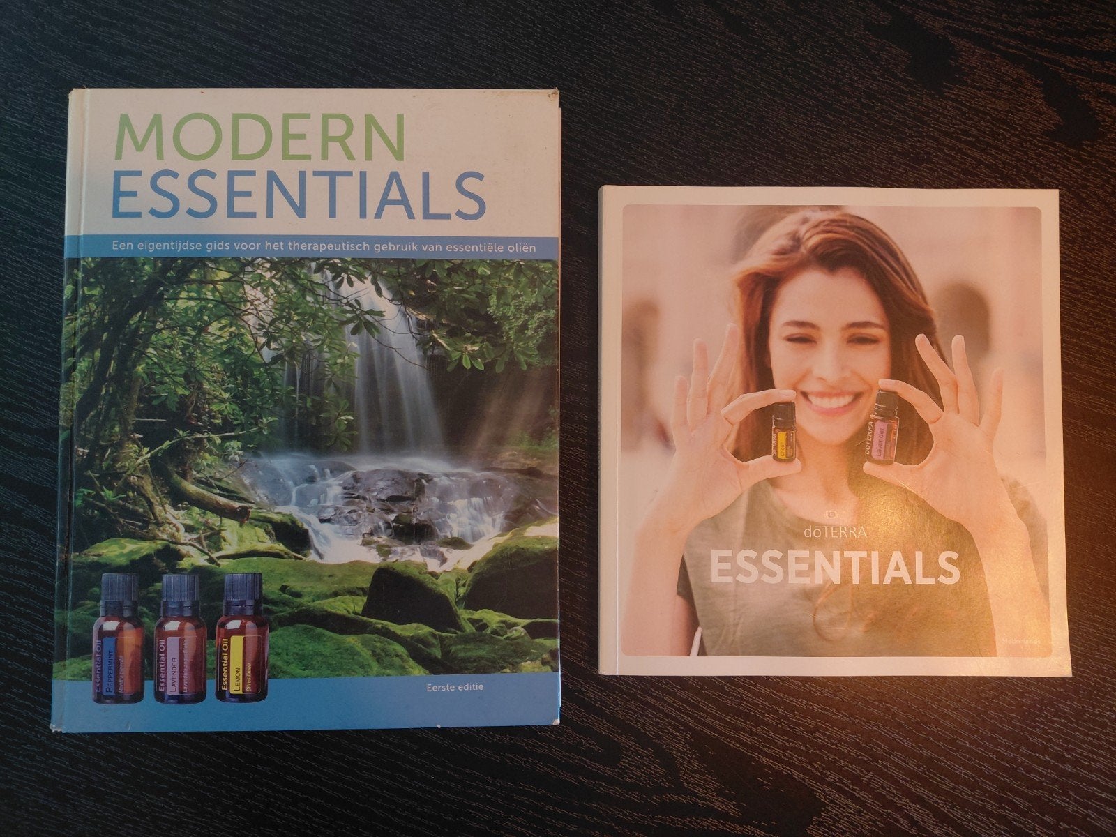 Doterra Modern Essentials boeken, Gelezen, Overige typen, Ophalen of Verzenden, Overige onderwerpen