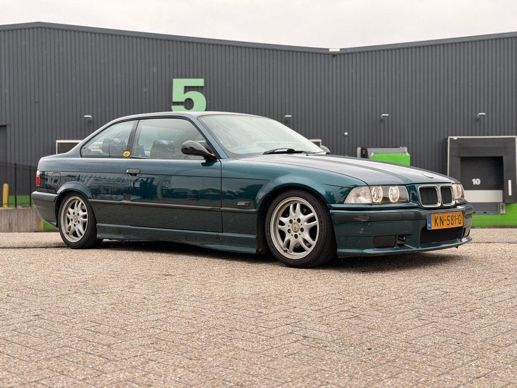 BMW e36 coupe 325 handbak 96, Achterwielaandrijving, Zwart, 4 stoelen, Leder