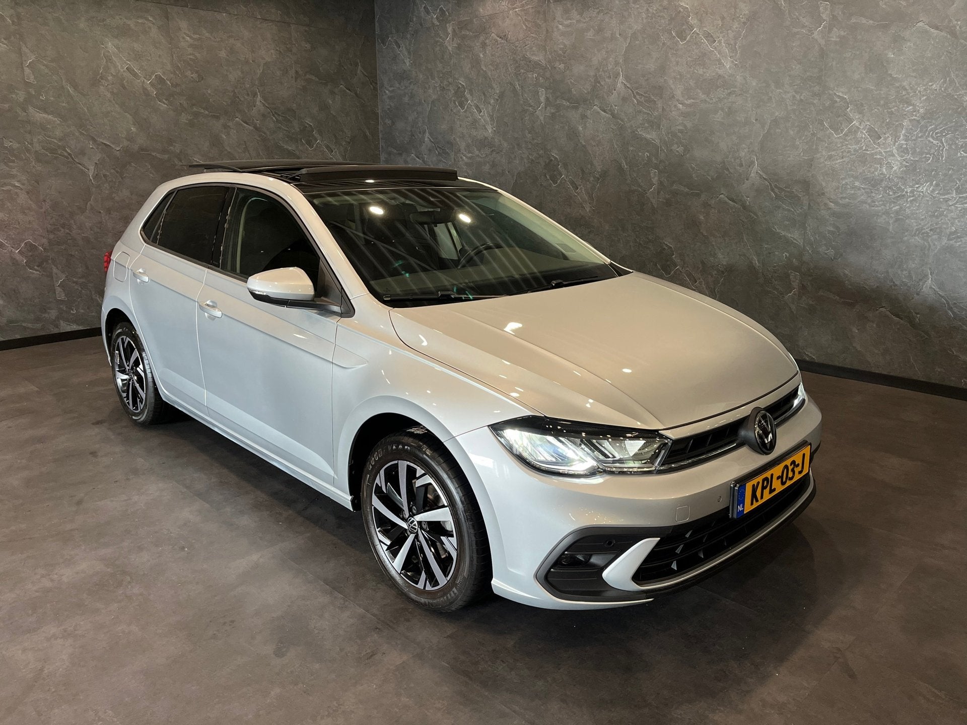 Volkswagen POLO 1.0 TSI DSG AUTOMAAT Style PANORAMADAK, Dealer onderhouden, Gebruikt, Bedrijf, 600 kg