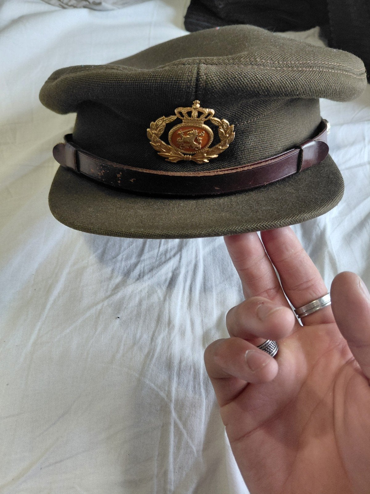 Vintage Dienstplicht Pet - Legerpet met embleem, Ophalen of Verzenden