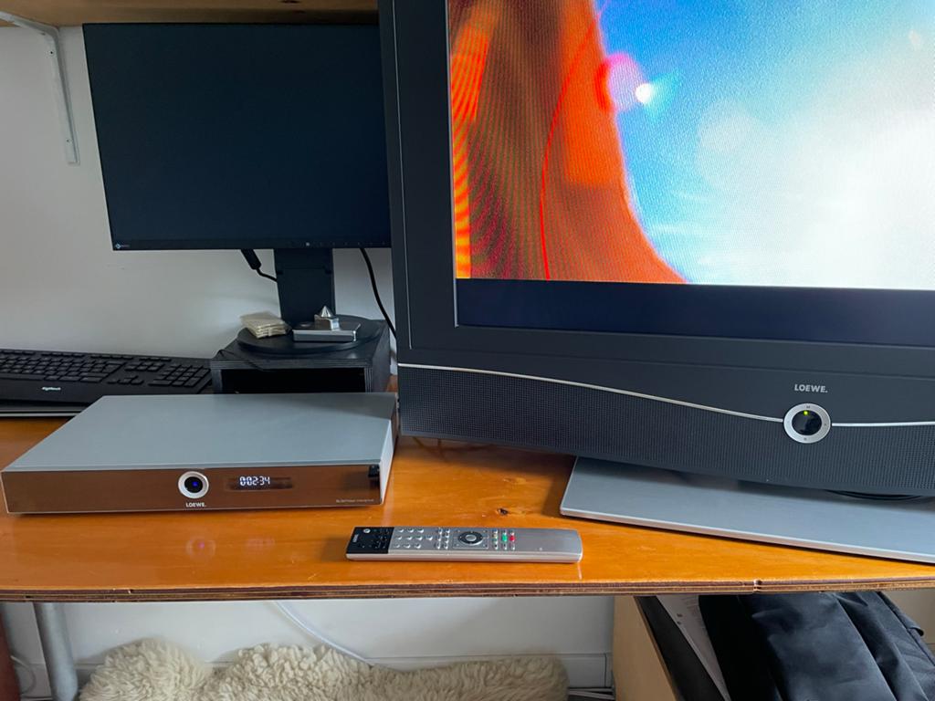 Loewe TV & Loewe Blu-Ray speler met afstandsbediening, 50 Hz, LCD, 80 tot 100 cm, Zo goed als nieuw