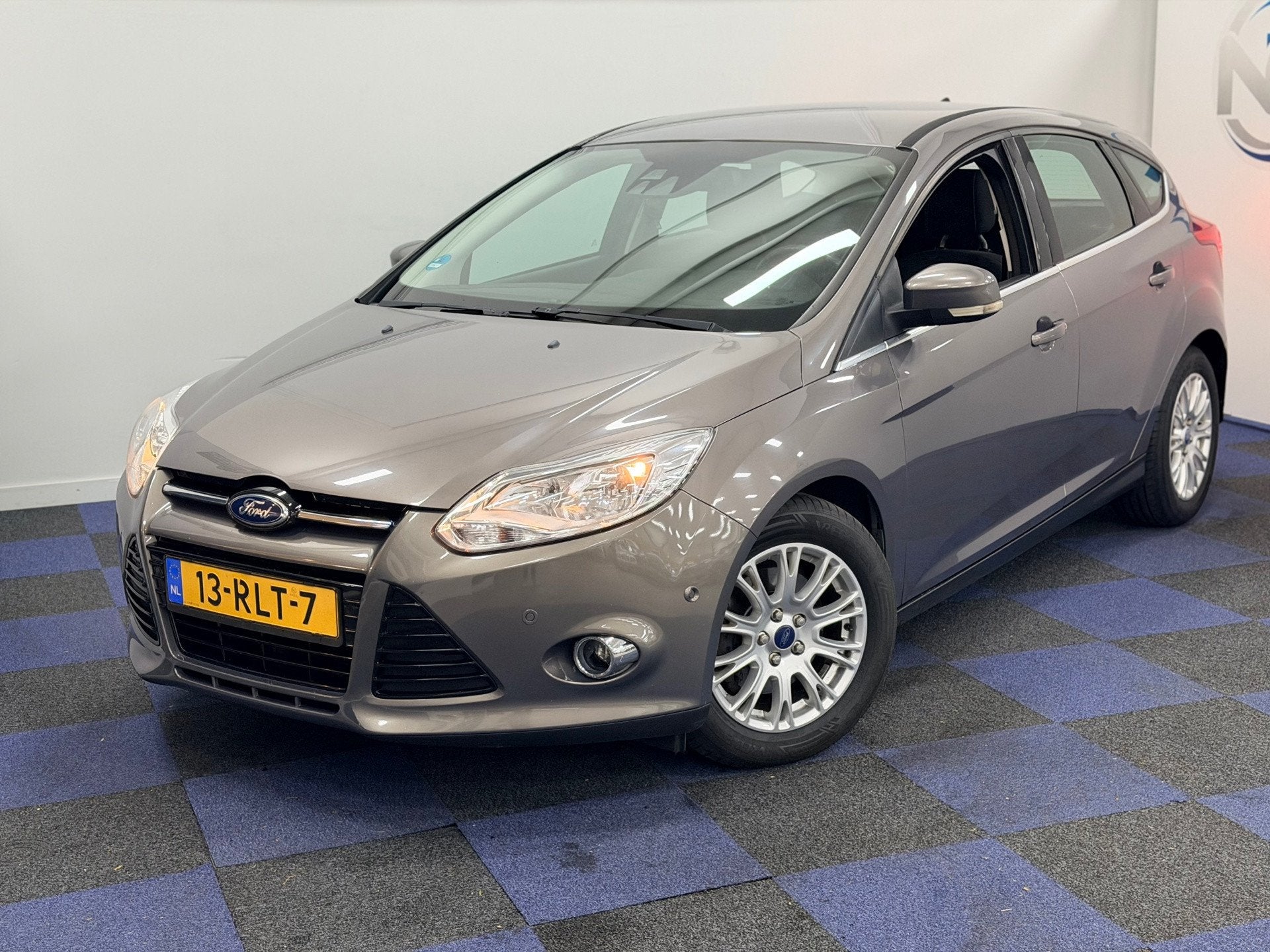 Ford Focus 1.6 EcoBoost Titanium / DISTRIEBUTIE-WP VERVANGEN, Auto's, Gebruikt, 4 cilinders, Bedrijf, Handgeschakeld