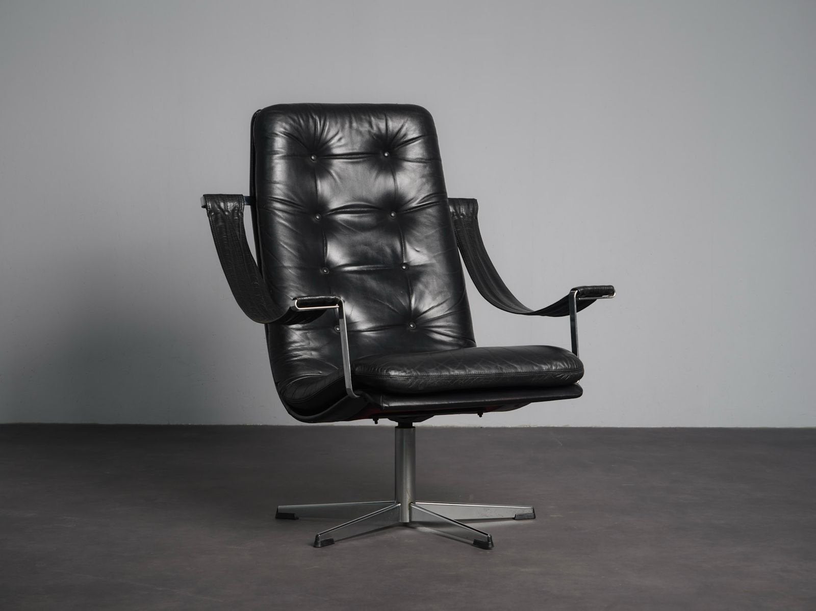 Design draai fauteuil Artifort Geoffrey Harcourt leer-chroom, Gebruikt, Minder dan 75 cm, Leer, Ophalen of Verzenden