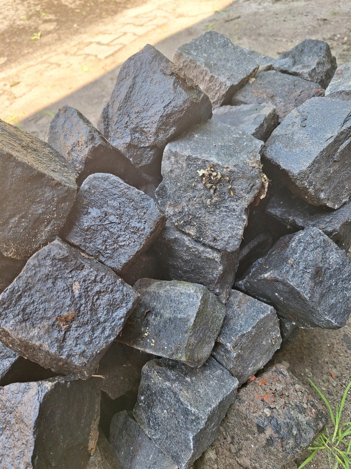 Antraciet hardsteen. Vijverrand, waterval of borderrand, Tuin en Terras, Ophalen, Antraciet, Zo goed als nieuw, Kei