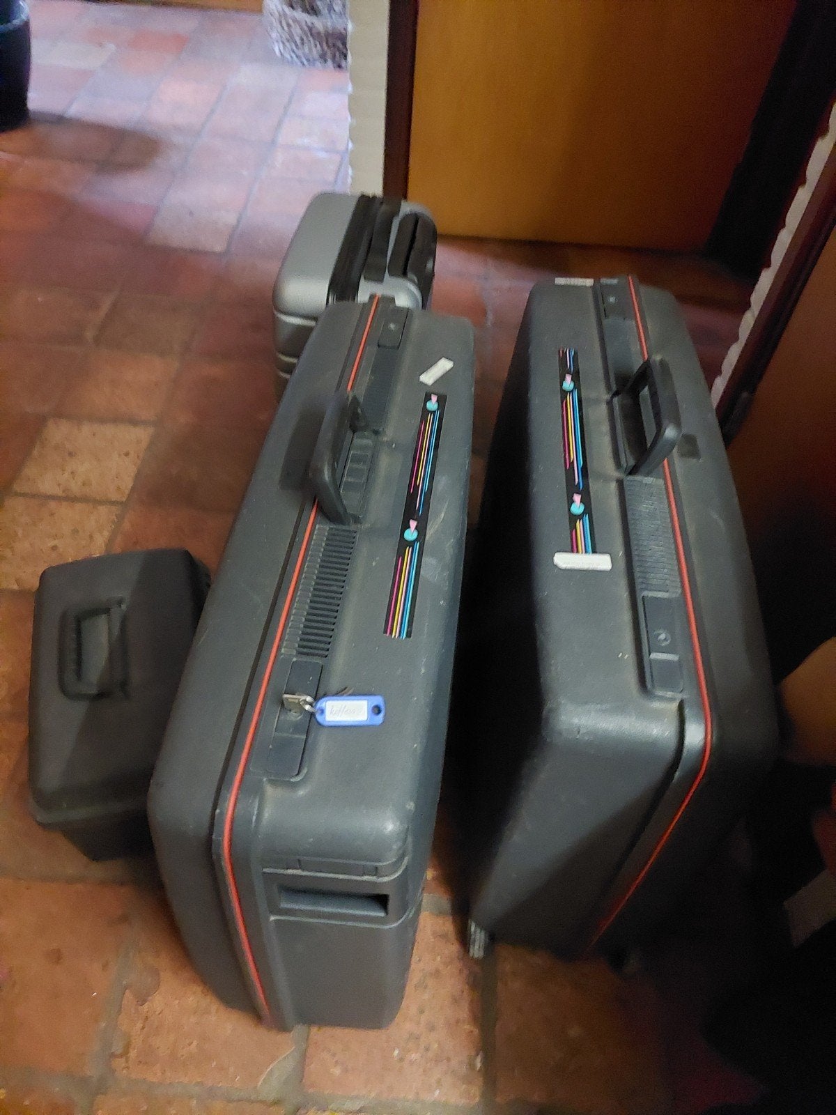 2 grote koffers en Beautycase, Ophalen, Hard kunststof, 70 cm of meer, Wieltjes