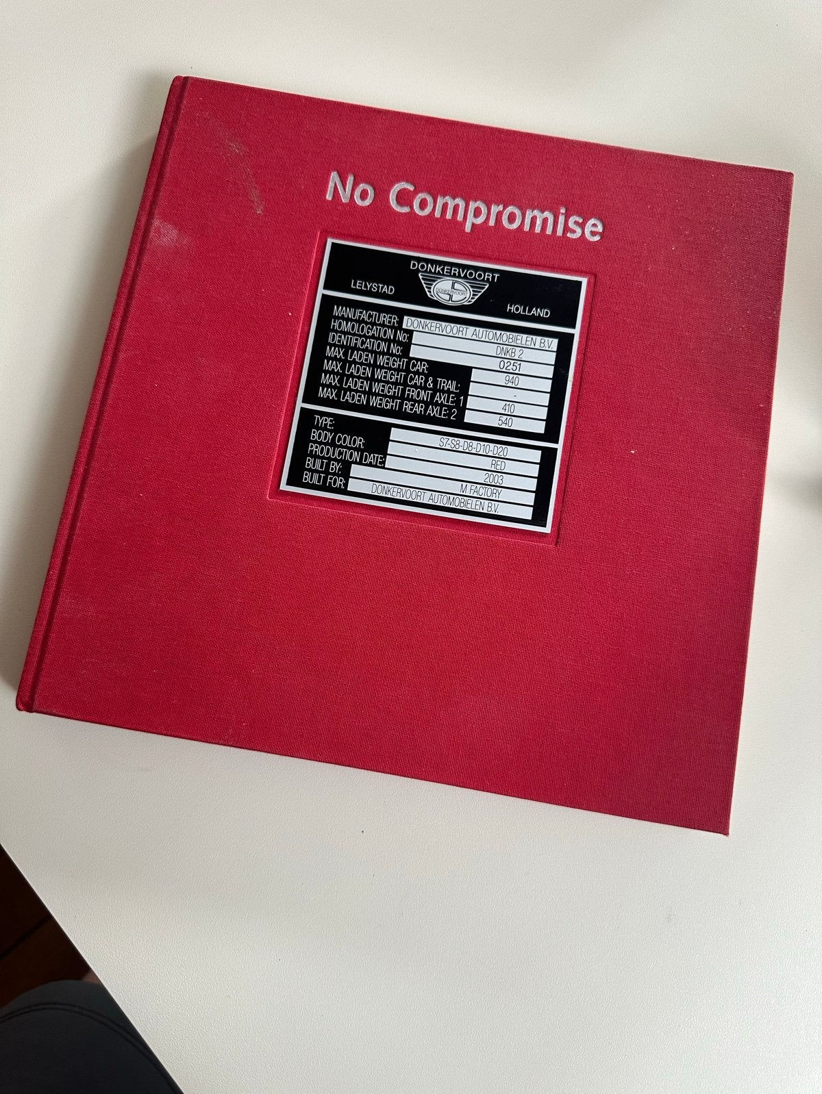 Donkervoort 'No Compromise' Boek - Exclusieve Auto's, Ophalen of Verzenden, Zo goed als nieuw, Overige merken
