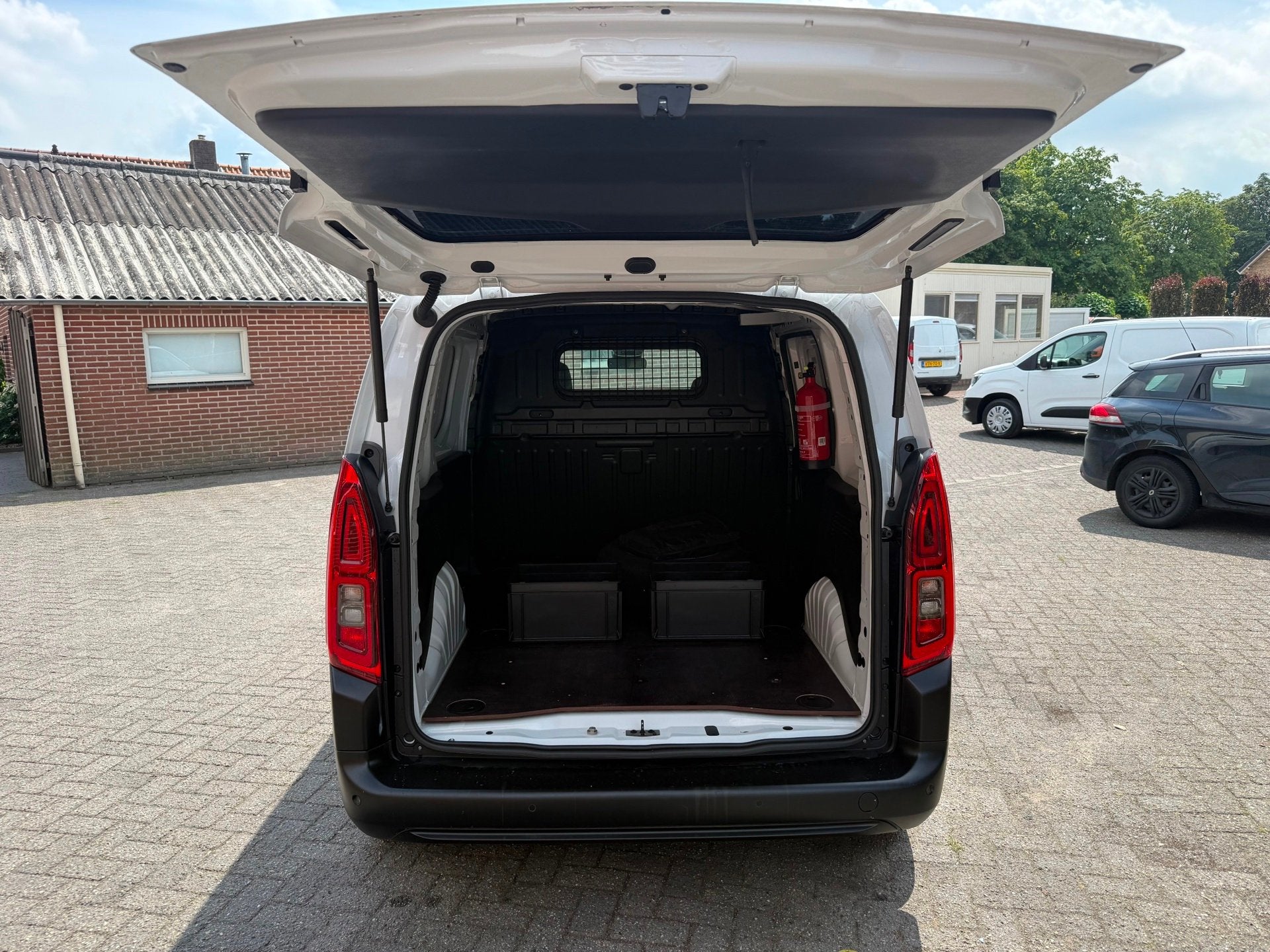Opel COMBO 1.5 BlueHDi CarPlay BPM-vrij stuur/stoelverwarmin, Auto's, Voorwielaandrijving, 1350 kg, Gebruikt, Euro 6