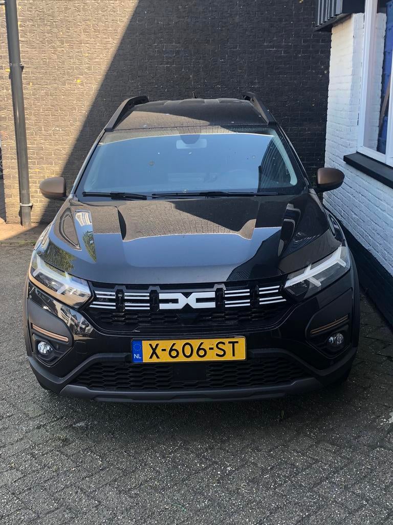 Dacia Jogger 1.0 TCe 100pk Bi-fuel GPF 5pl 2024 Zwart, Auto's, 100 pk, Zwart, Origineel Nederlands, Handgeschakeld
