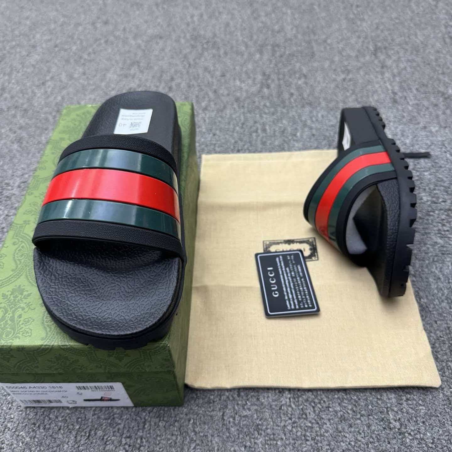 Gucci slippers, Kleding | Heren, Schoenen, Ophalen of Verzenden, Nieuw, Zwart, Slippers
