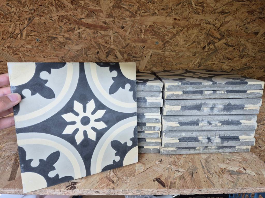 19 tegels Portugese tegels vloer wand 20x20 cm, Ophalen