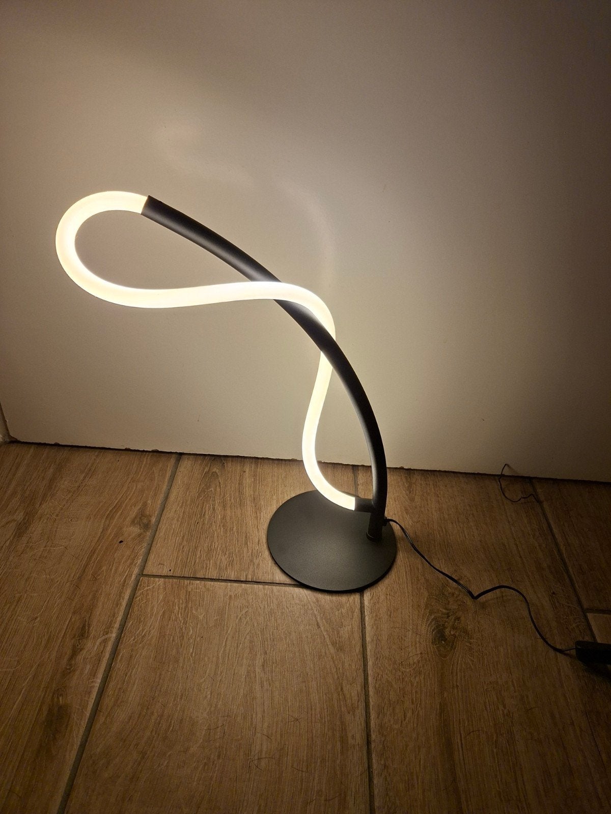 EGLO LED Tafellamp - Modern Design, Warm Wit Licht, Huis en Inrichting, Eglo, EGLO Leuchten GmbH, Kunststof, Nieuw