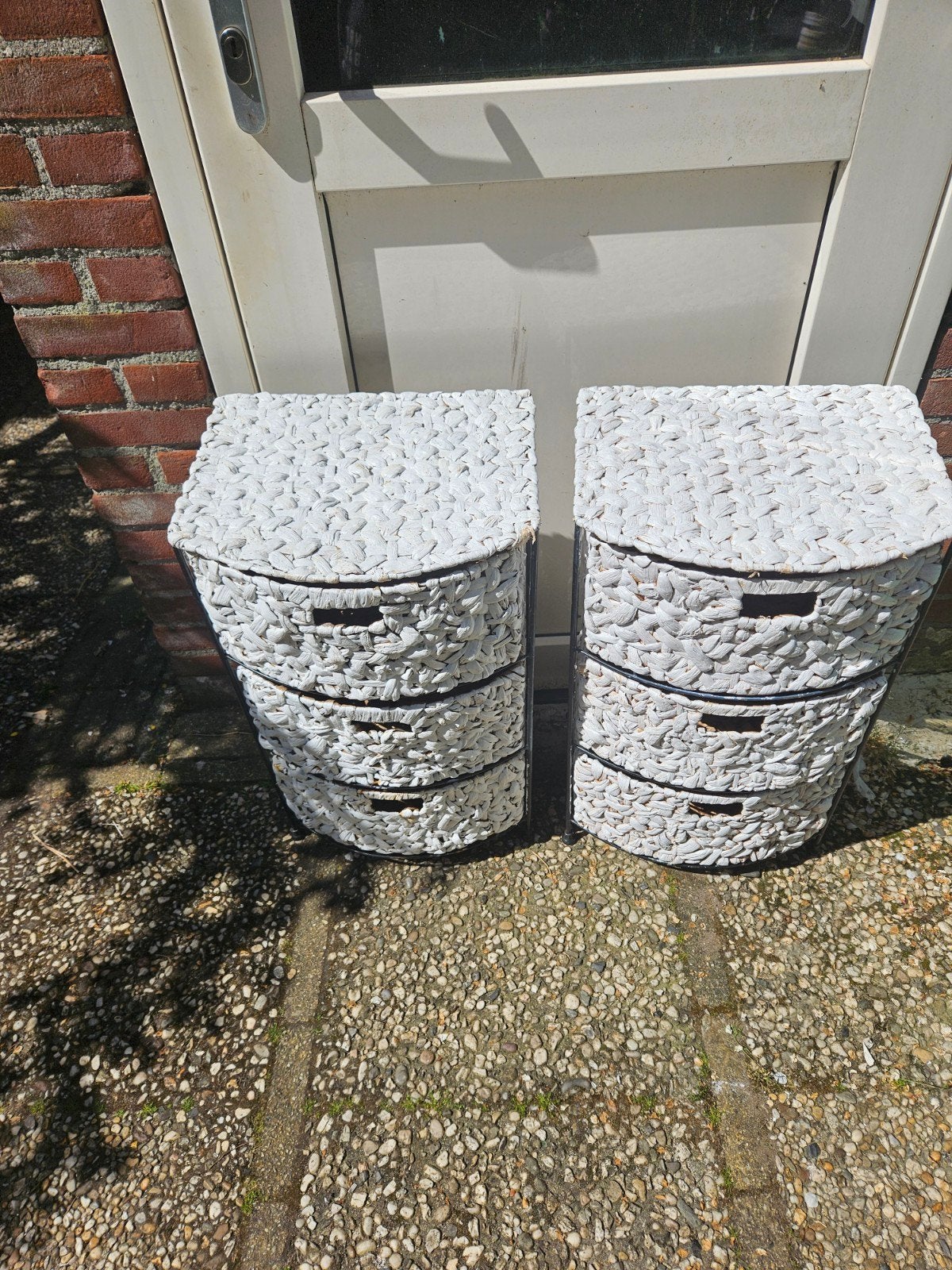 Set van twee rieten ladekasten met drie lades, Ophalen