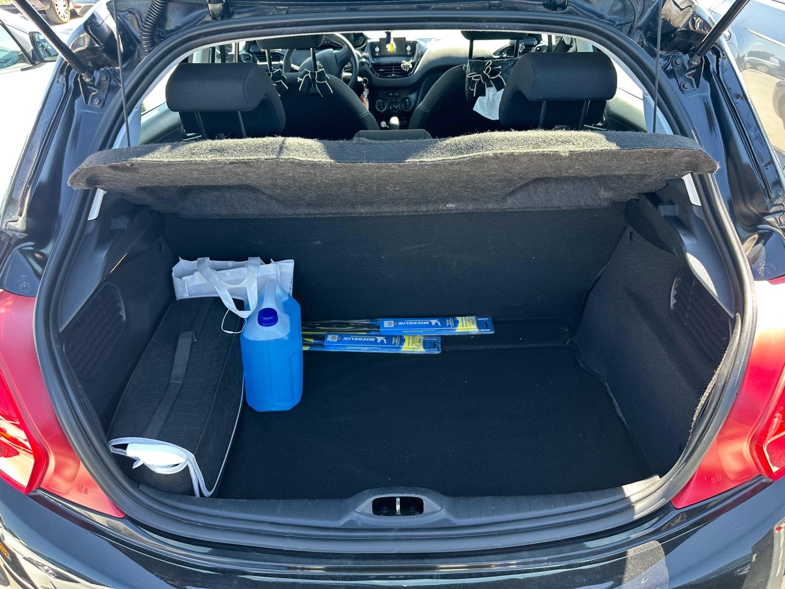 Peugeot 208 1.2, Auto's, Voorwielaandrijving, 31 €/maand, 1199 cc, Zwart