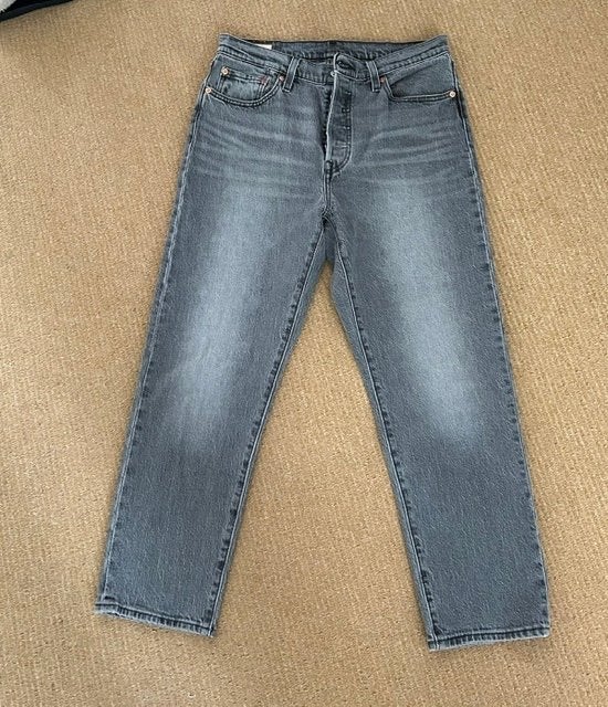 Levi's 501 jeans crop grijs *NIEUW* maat 29/26, Nieuw, Ophalen of Verzenden, W28 - W29 (confectie 36), Grijs