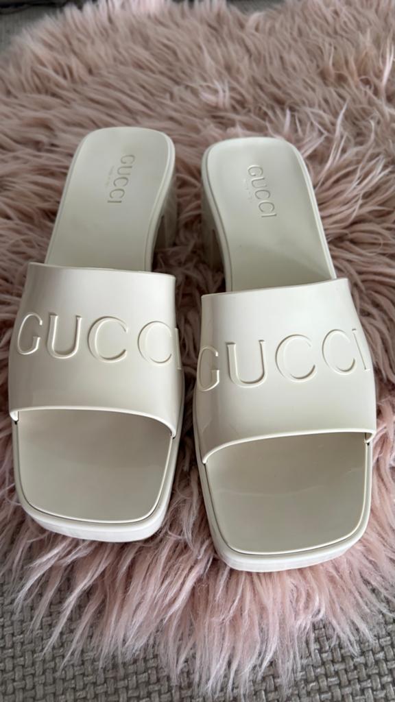 Gucci rubber sandalen met hak maat 38, Ophalen of Verzenden, Maat 46 (S) of kleiner, Wit