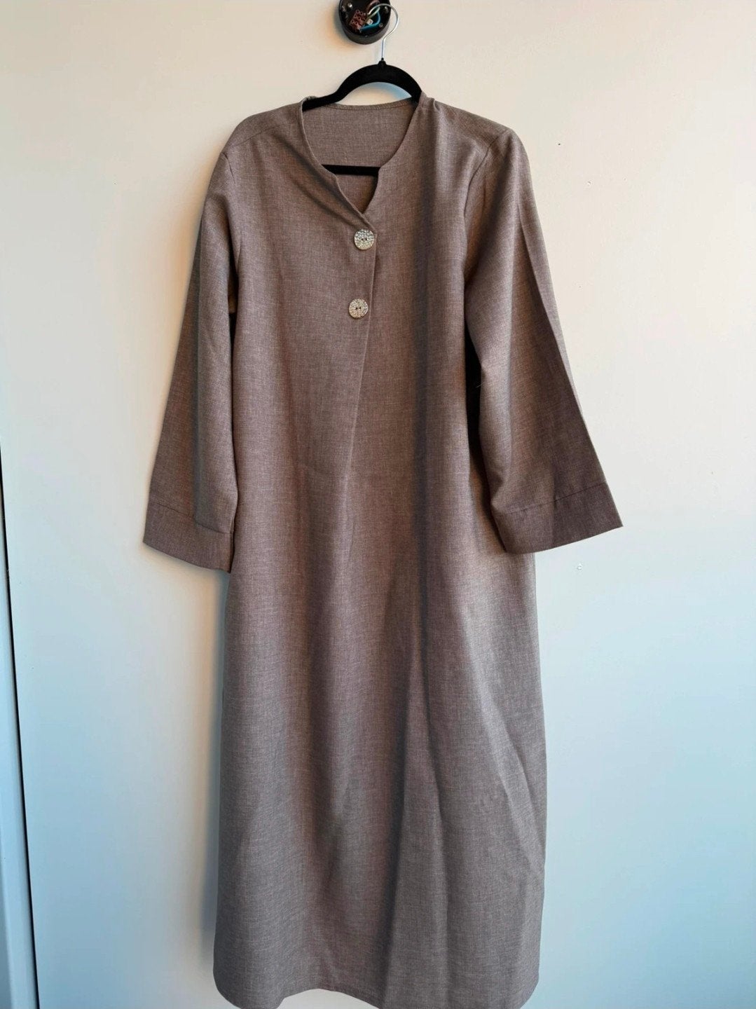 Lange jurk met knopen, nieuw abaya zara merrachi M  L 💫, Ophalen of Verzenden, Nieuw, Bruin, Onder de knie